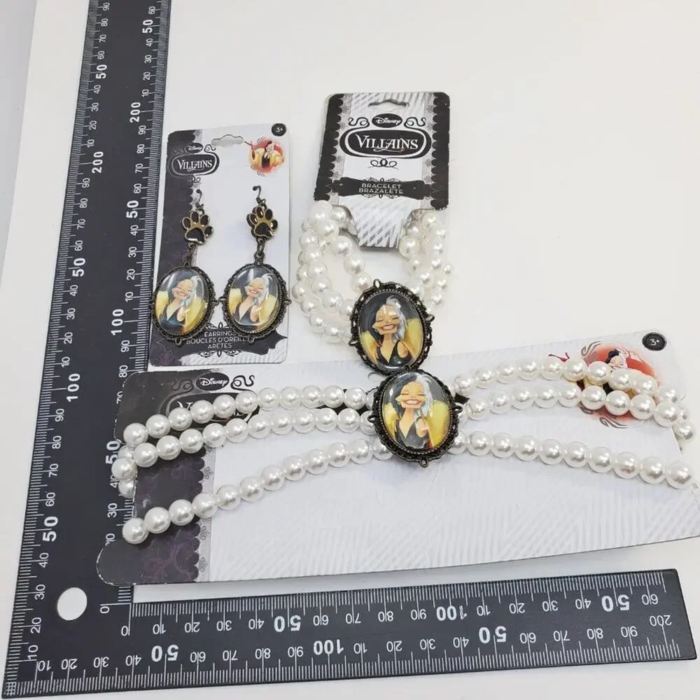 Disney Cruella De Vil Pearl Jewelry Pack | White Pearls